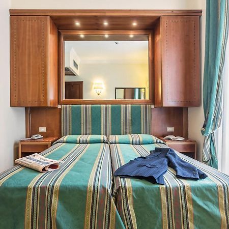 Raeli Hotel Siracusa Рим Екстериор снимка