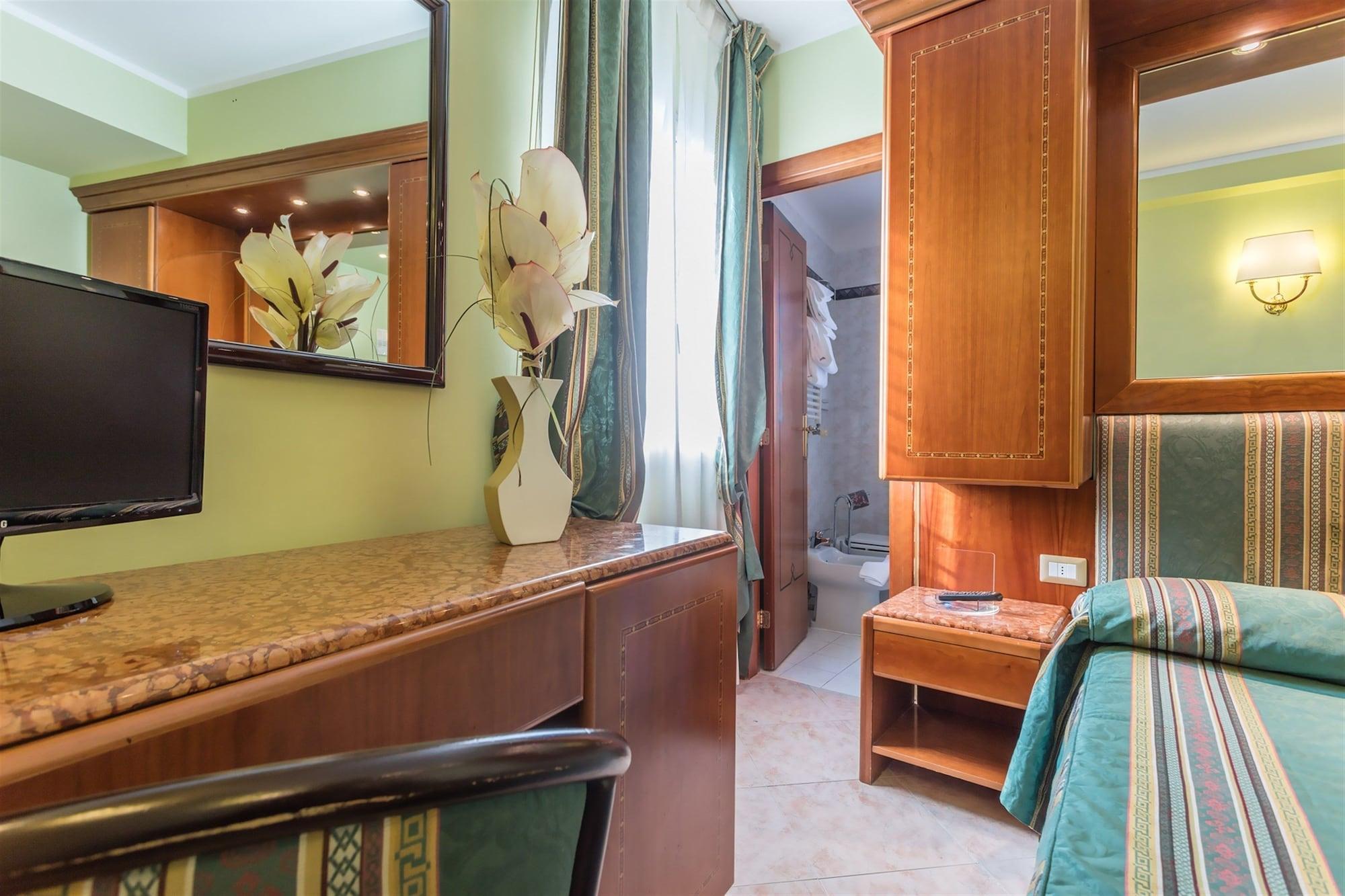 Raeli Hotel Siracusa Рим Екстериор снимка