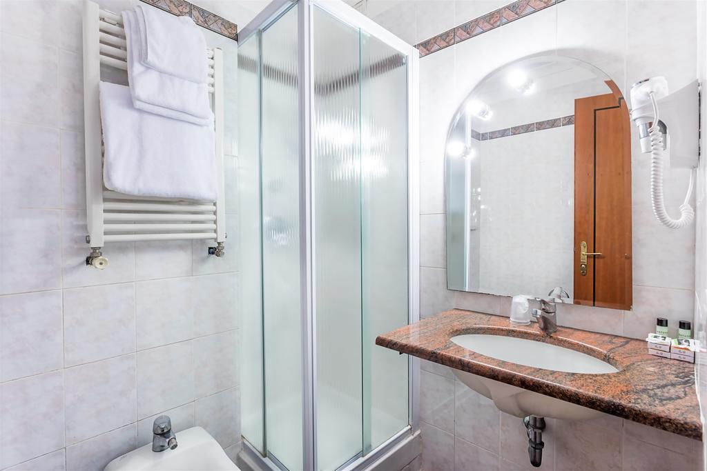 Raeli Hotel Siracusa Рим Екстериор снимка