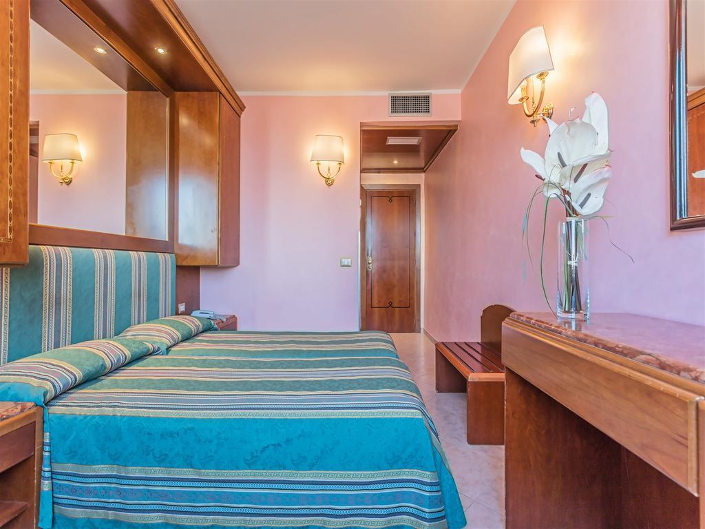 Raeli Hotel Siracusa Рим Екстериор снимка
