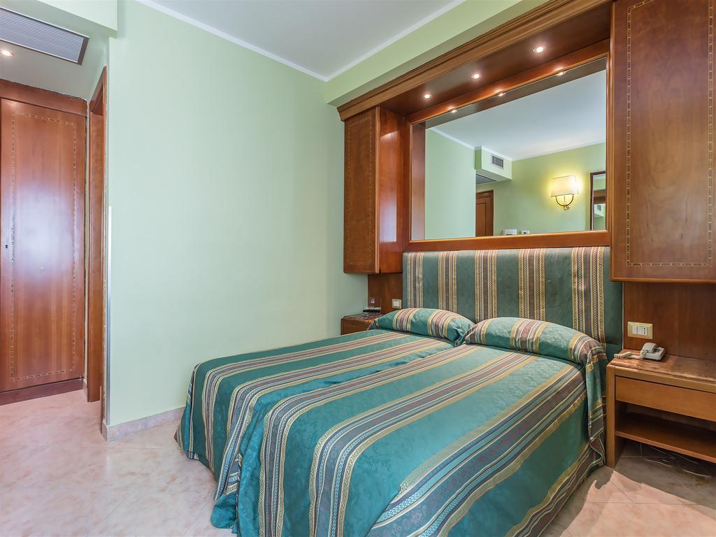 Raeli Hotel Siracusa Рим Екстериор снимка