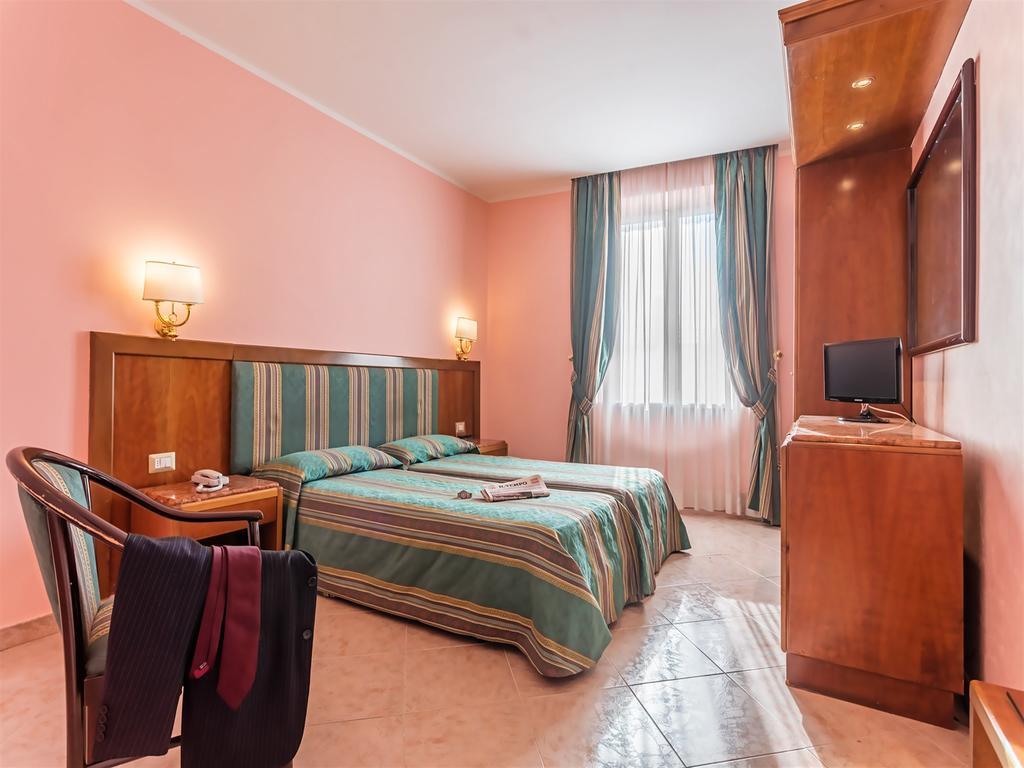 Raeli Hotel Siracusa Рим Екстериор снимка