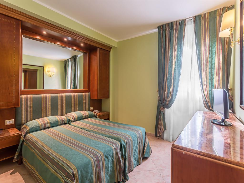 Raeli Hotel Siracusa Рим Екстериор снимка