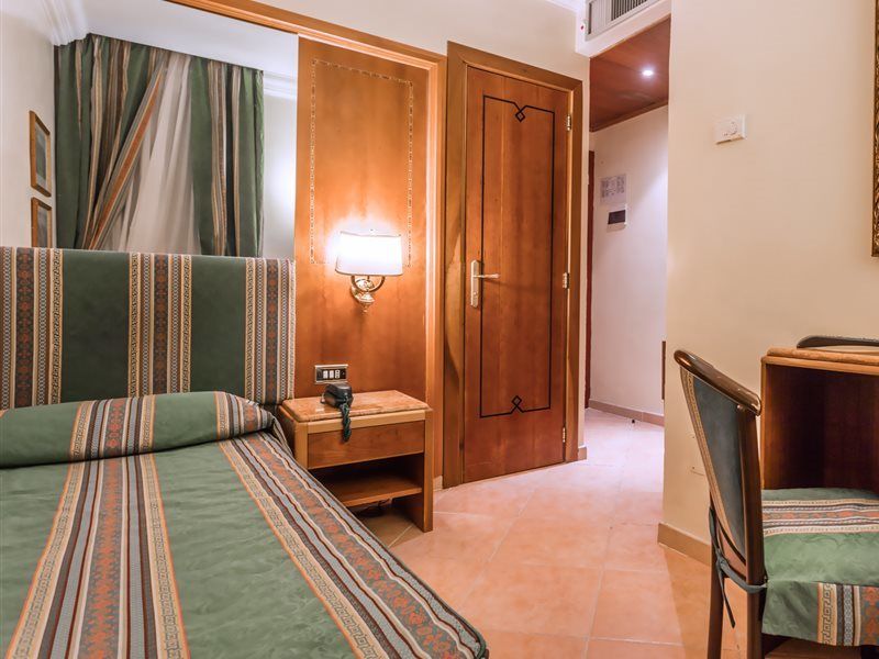 Raeli Hotel Siracusa Рим Екстериор снимка