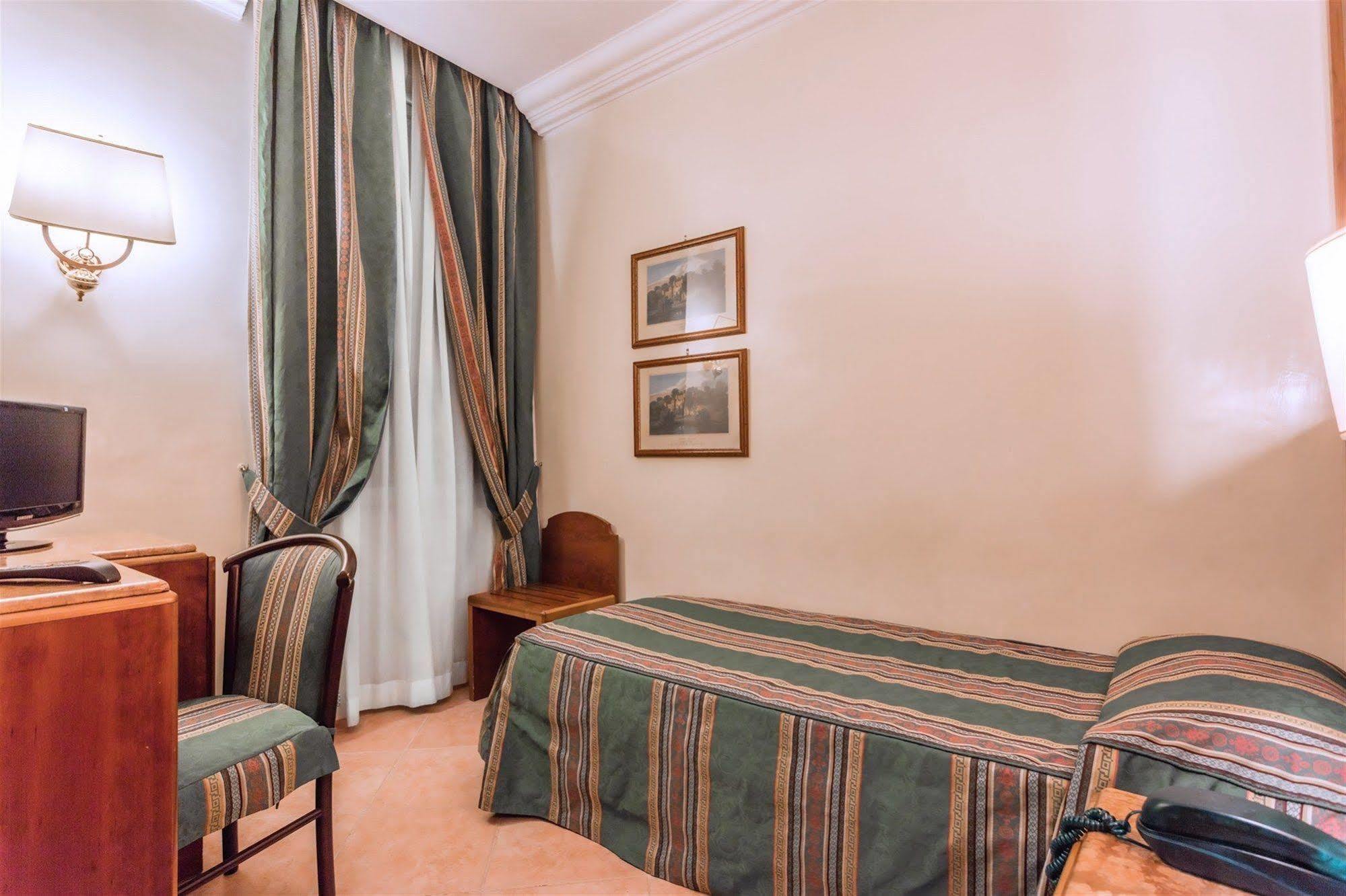 Raeli Hotel Siracusa Рим Екстериор снимка