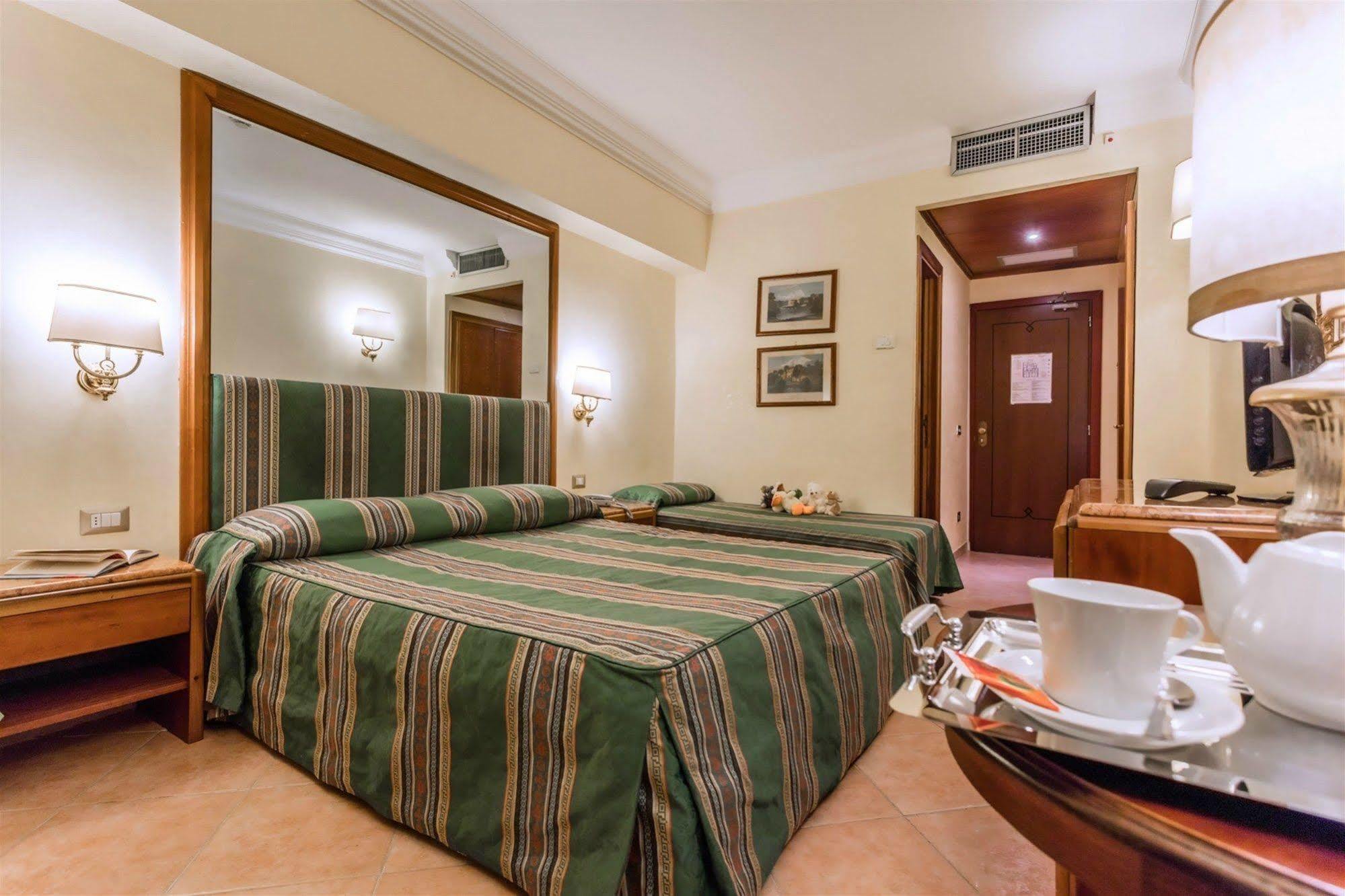 Raeli Hotel Siracusa Рим Екстериор снимка