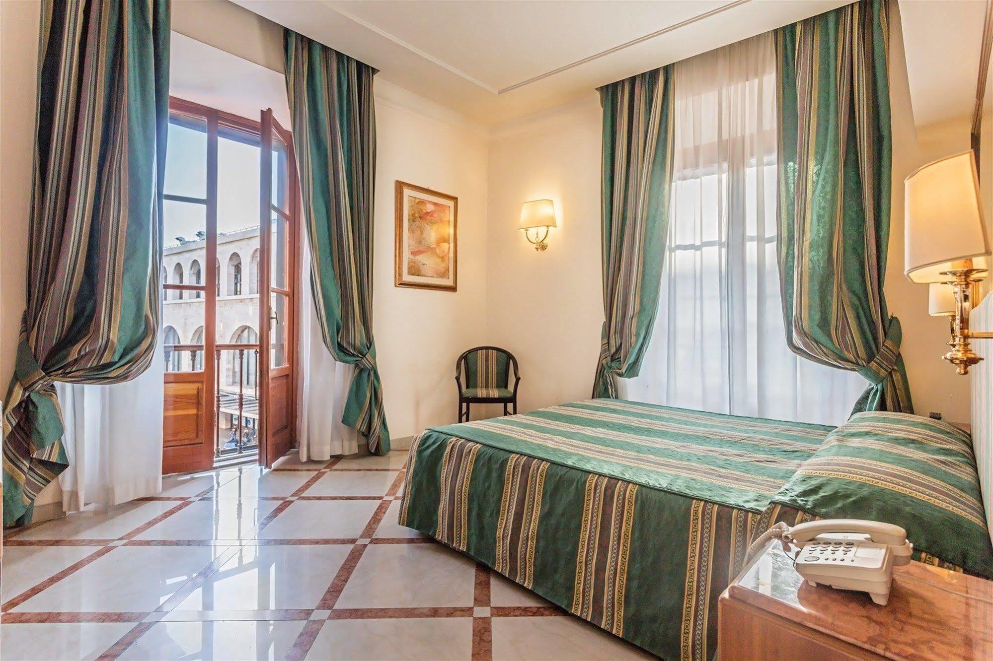 Raeli Hotel Siracusa Рим Екстериор снимка