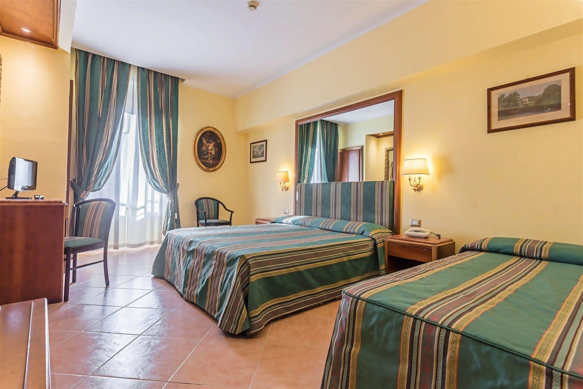 Raeli Hotel Siracusa Рим Екстериор снимка